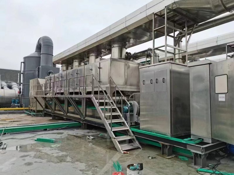 清遠新材料公司 10萬風(fēng)量活性炭吸附催化燃燒設(shè)備